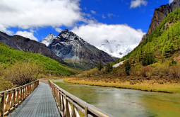 稻城亚丁景区成功升级国家级5A景区
